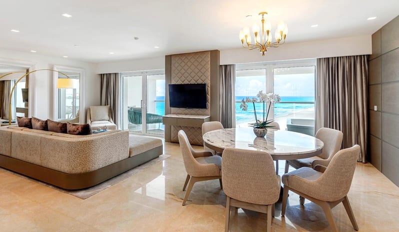 PRESIDENTIAL SUITE LIVING ROOM